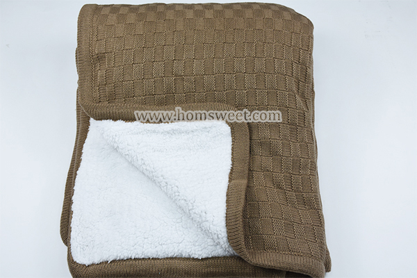 Elegant Knitted Throw With Sherpa