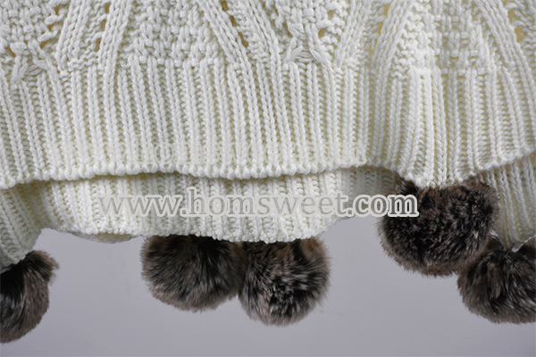  Luxury Knitted Throw With Faux Fur Pom Pom