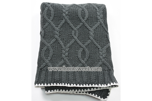  Elegant Knitted Throw With Shell Stitch 