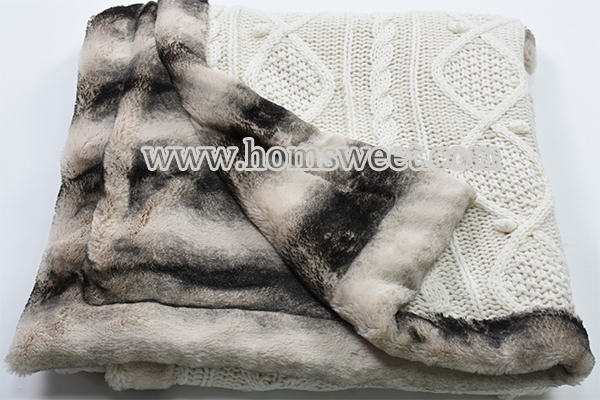 Luxury Knitted Throw With Faux   Fur Border 