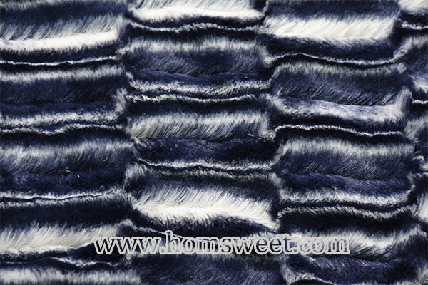  Luxury Embossed Cuddle Fur Throw 