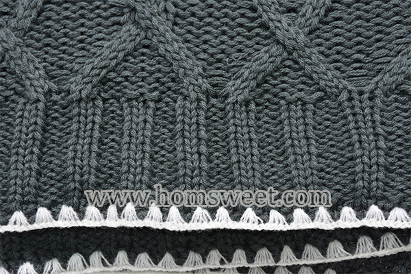  Elegant Knitted Throw With Shell Stitch 